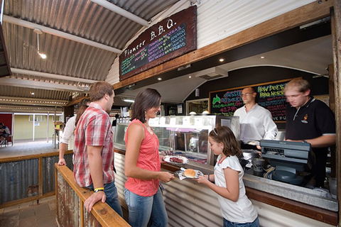 Ayers Rock - Outback Pioneer Lodge - Events Australia 5