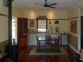The Sanctuary Springbrook. Guest House / Cottage - Tourism Bookings 1