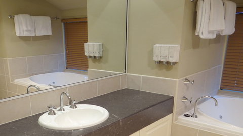 BEST WESTERN PLUS Ambassador On Ruthven Motor Inn - Events Australia 3