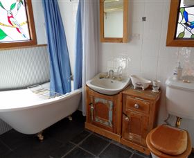 Peck's On Pine Victorian Cottage - Events Australia 0