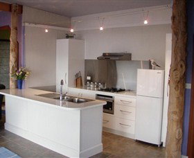 Larus Waterfront Cottage - Tourism Bookings 2