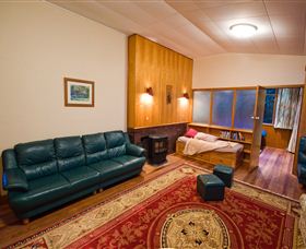 Waterside Accommodation - Derwent Hideaway - Events Australia 1