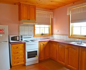 Grand Ole Topiary Cottage - Events Australia 1