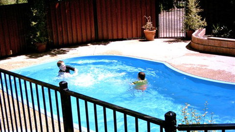 Castlemaine Central Cabin & Van Park - Events Australia 1