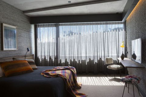 Hotel Hotel - Tourism Bookings 2