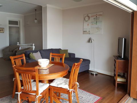 Newcastle Terraces And Apartments - Harbourside Apartment - Tourism Bookings 3