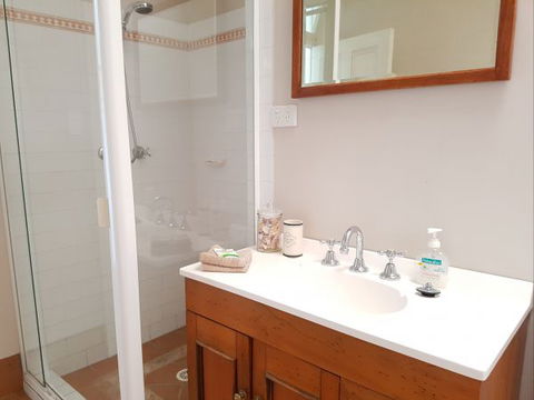 Newcastle Terraces And Apartments - Harbourside Apartment - Tourism Bookings 5