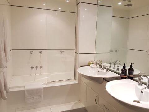 Newcastle Terraces And Apartments - Harbourside Apartment - Tourism Bookings 18