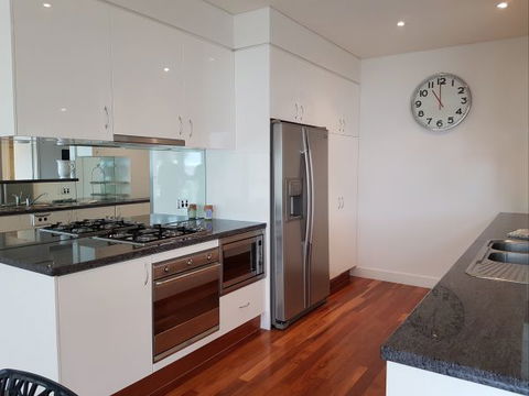 Newcastle Terraces And Apartments - Harbourside Apartment - Tourism Bookings 20