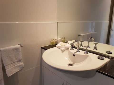 Newcastle Terraces And Apartments - Harbourside Apartment - Tourism Bookings 23