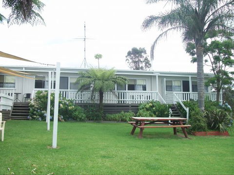 Top Of The Lake Holiday Units - Tourism Bookings 2
