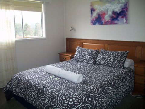 Top Of The Lake Holiday Units - Tourism Bookings 4