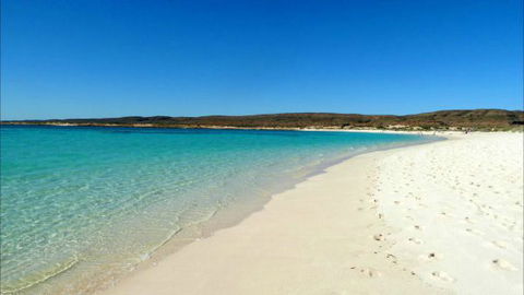 Wolfe Creek Crater Camp At Wolfe Creek Crater National Park - Events Australia 10
