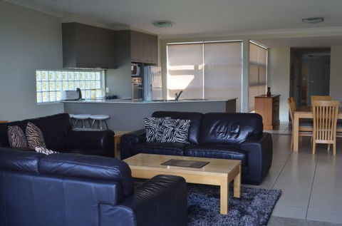Claudis Beach Retreat Unit One - Events Australia 1