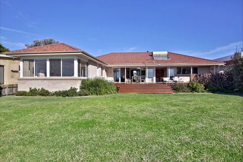 Escape At Culburra - Events Australia 7