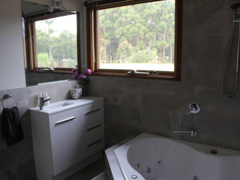 Eagle's Roost Farmstay B&B - Tourism Bookings 2