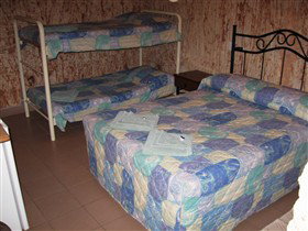 Radeka Downunder Underground Motel And Backpacker Inn - Events Australia 2