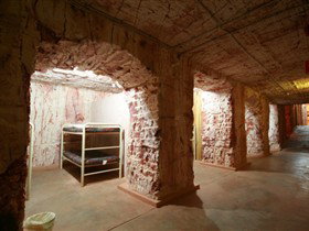 Radeka Downunder Underground Motel And Backpacker Inn - Events Australia 3