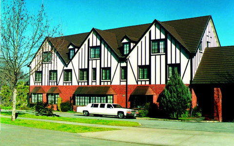 Albury Manor House - Accommodation Europe 0