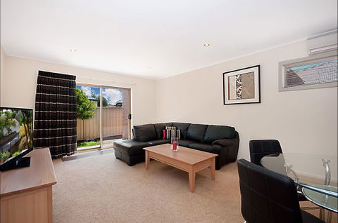 Hamilton Accommodation - Tourism Bookings 2