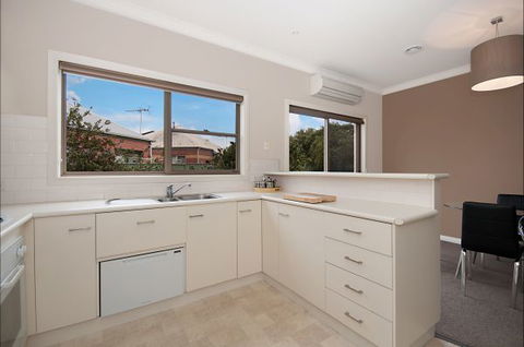 Hamilton Accommodation - Tourism Bookings 5