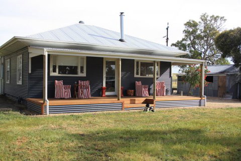 Rabbiter's Hut - Tourism Bookings 1