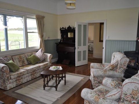 Beth's Cottage Roaring 40s - Events Australia 3