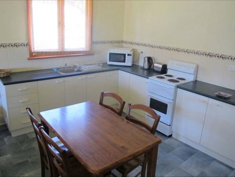 Ellison's Holiday Home - Events Australia 1