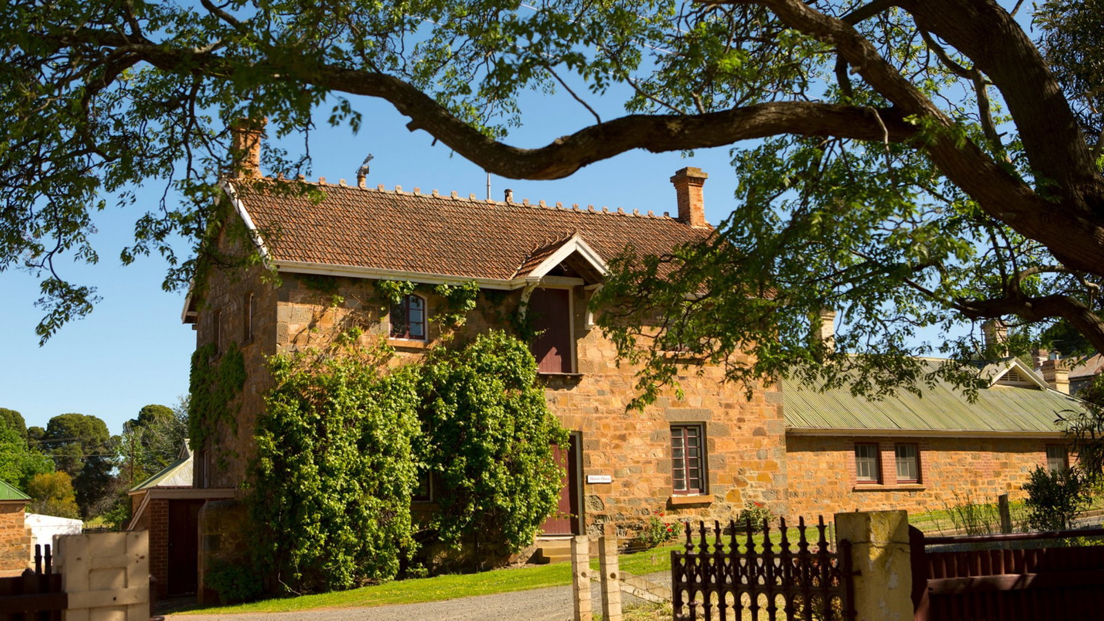 Hamilton SA Tourism Bookings