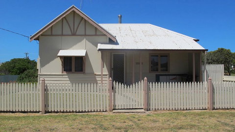 Ellison's Holiday Home - Events Australia 4