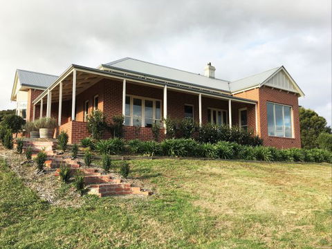Shearer's Hill - Luxury Farm Stay - Accommodation Europe 0
