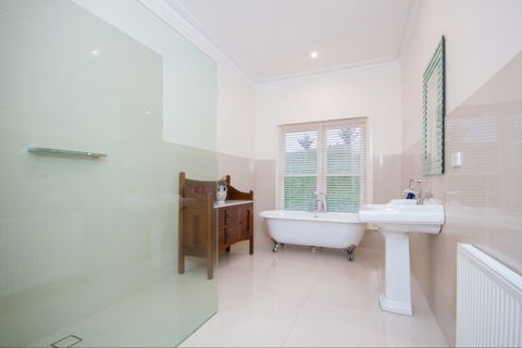 Shearer's Hill - Luxury Farm Stay - Accommodation Europe 5