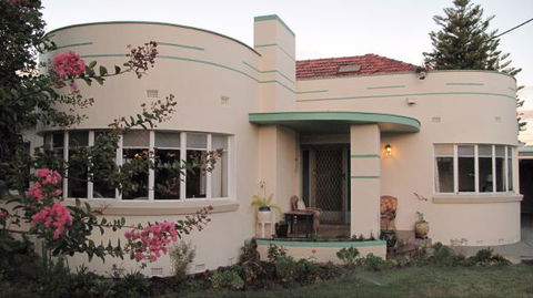 B&B Wodonga - Art Deco Accommodation - Events Australia 0