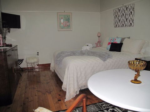 B&B Wodonga - Art Deco Accommodation - Events Australia 2