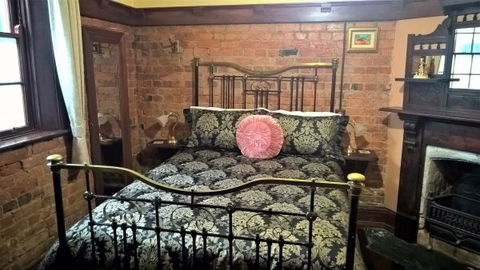 Crown And Anchor Inn - Events Australia 1