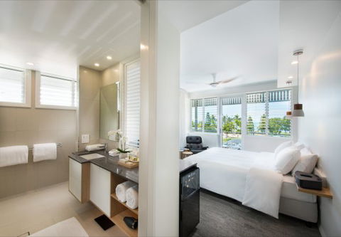 Heart Hotel And Gallery Whitsundays - Tourism Bookings 5