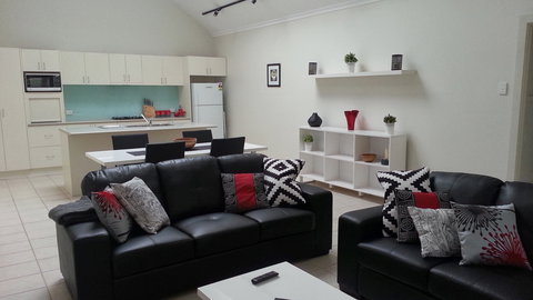 Studio One Accommodation - Events Australia 4