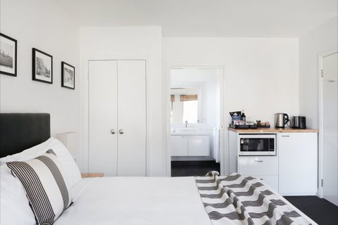 Mansi On Raymond - Events Australia 3