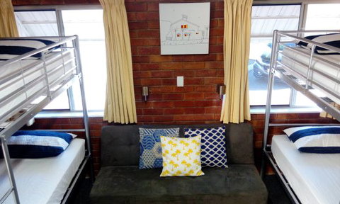 Sail Inn - Yeppoon - Events Australia 7