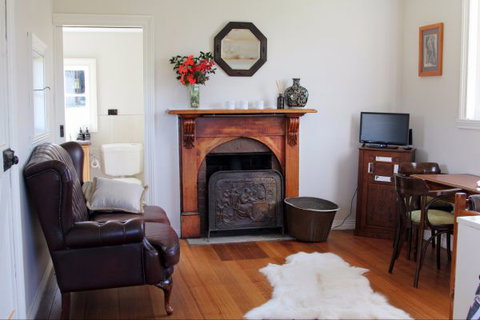 Wines For Joanie Cottage - Events Australia 4