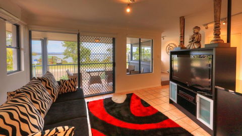Dolphin Waters Holiday Apartments - Tourism Bookings 2
