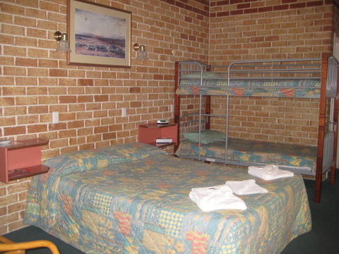 Beenleigh Village Motel - Tourism Bookings 3