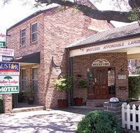 Cedar Lodge Motel