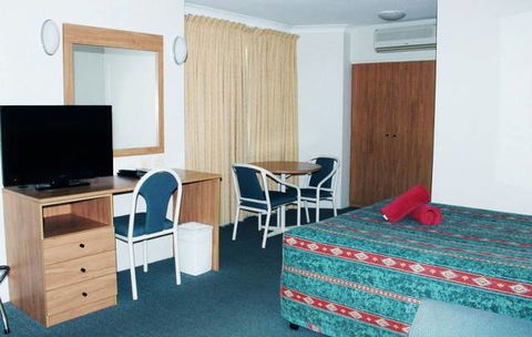 Colonial Court Motor Inn - Tourism Bookings 9
