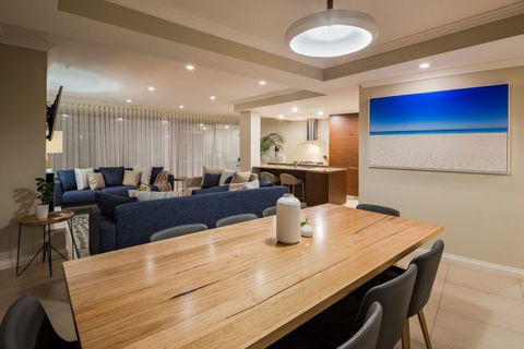 Azure Holiday House - Events Australia 0