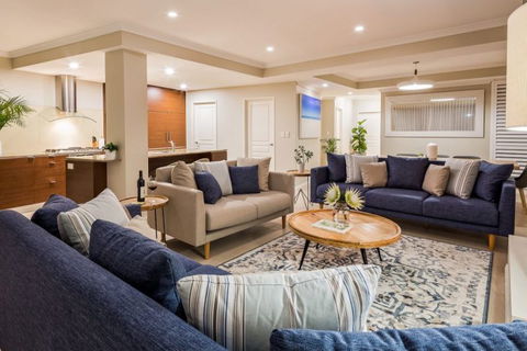 Azure Holiday House - Events Australia 12