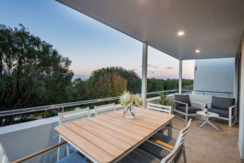 Azure Holiday House - Events Australia 16
