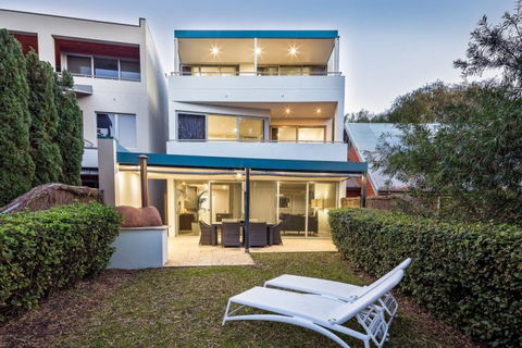 Azure Holiday House - Events Australia 9