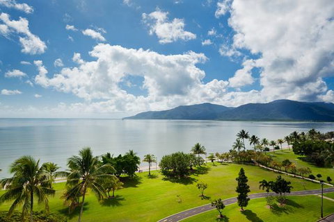 Holiday Inn Cairns Harbourside - Tourism Bookings 2