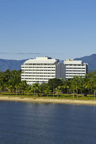 Holiday Inn Cairns Harbourside - Tourism Bookings 4